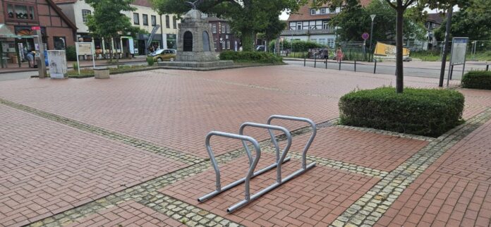 In Steinhude wurden neue Abstellmöglichkeiten für Fahrräder geschaffen, um die Nutzung von Fahrrädern zu fördern und zu verbessern
