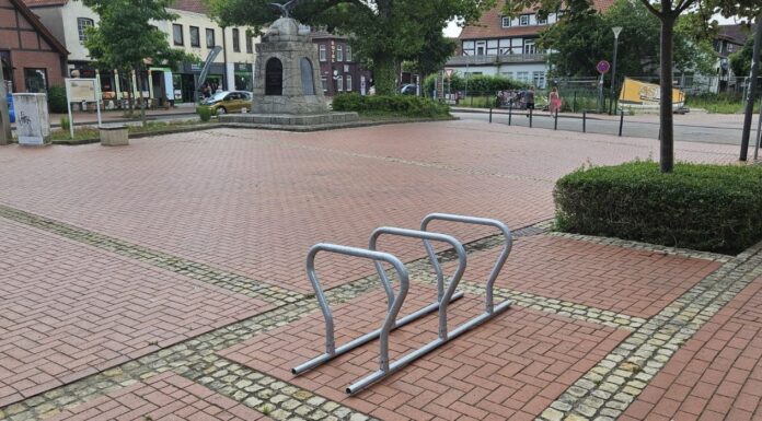 Neue mobile Fahrradabstellanlagen in Steinhude verbessern Abstellmöglichkeiten für Fahrräder In Steinhude wurden neue Abstellmöglichkeiten für Fahrräder geschaffen, um die Nutzung von Fahrrädern zu fördern und zu verbessern