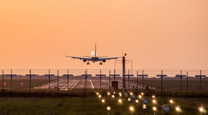 1. Gutachten zum Nachtflugverkehr am Flughafen H-Langenhagen Das erste Gutachten zum Nachtflugverkehr am Flughafen Hannover-Langenhagen zeigt wichtige Ergebnisse und regt zur Diskussion an