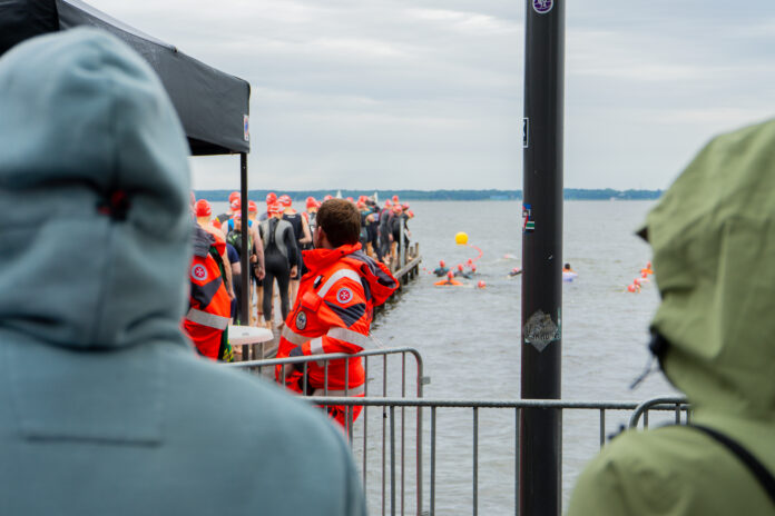 Sicher ins Ziel: Johanniter beim Triathlon Steinhude mit medizinischer Absicherung