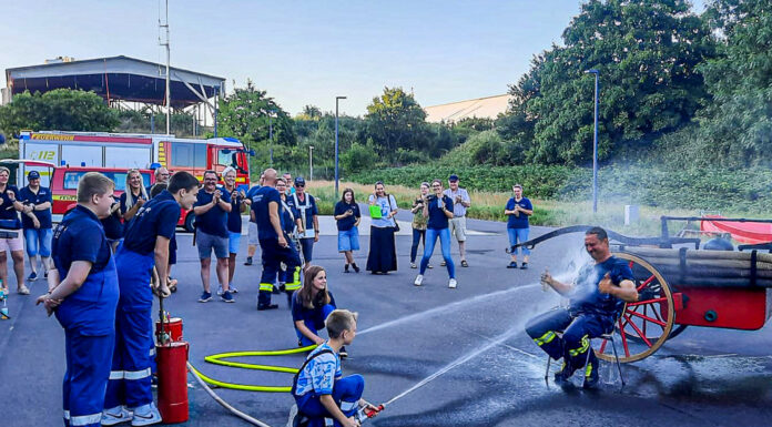 Verabschiedung von Marcus Thiele: Ein letzter Einsatz für die Feuerwehr Bokeloh Die Verabschiedung von Marcus Thiele markiert einen letzten Einsatz für die Feuerwehr Bokeloh und würdigt sein Engagement