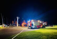 Brand mehrerer Boote in Steinhude – Feuerwehr verhindert Ausbreitung des Feuers Die Feuerwehr verhinderte die Ausbreitung des Feuers beim Brand mehrerer Boote in Steinhude