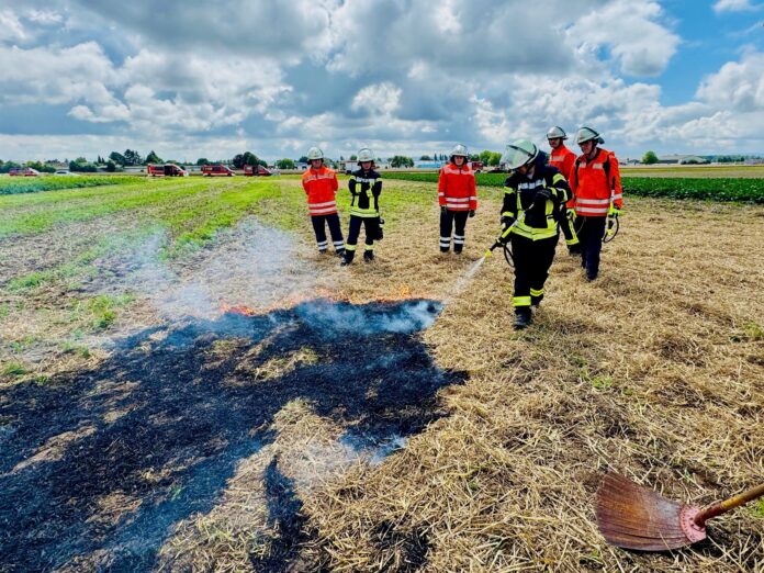 Die Ausbildung zur Vegetationsbrandbekämpfung für alle Ortsfeuerwehren zeigt die Initiative zur Verbesserung der Feuerwehr-Ausstattung