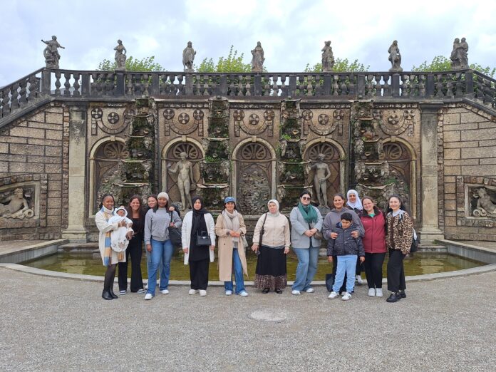 Ein Ausflug in die Herrenhäuser Gärten begeistert die Teilnehmerinnen des Projekts "Treffpunkt Kinderwagen" und ihre Kinder