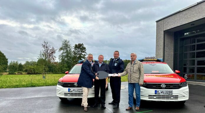 Zwei neue Einsatzfahrzeuge stärken die Führungsfähigkeit der Feuerwehr Die neuen Einsatzfahrzeuge stärken die Führungsfähigkeit der Feuerwehr und verbessern die Einsatzorganisation erheblich