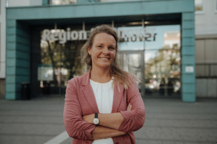 Die SPD geht mit Eva Bender als Spitzenkandidatin für das Amt der Regionspräsidentin in den Wahlkampf. Der bisherige Regionspräsident Steffen Krach kandidiert als Bürgermeister für Berlin