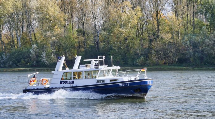 Kapitän steuert Frachtschiff mit zwei Promille über den Mittellandkanal Kapitän steuert Frachtschiff mit zwei Promille über den Mittellandkanal