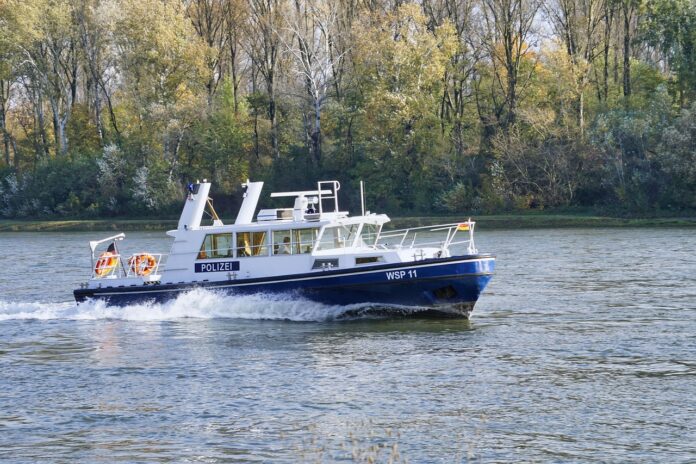 Kapitän steuert Frachtschiff mit zwei Promille über den Mittellandkanal