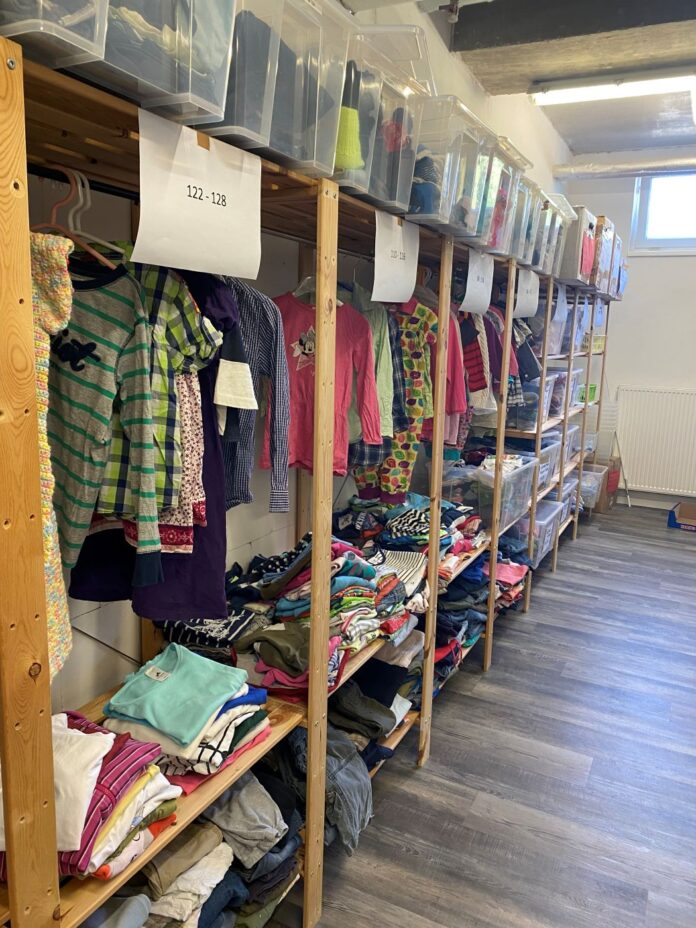 Spendenpause in der Kleiderkammer sorgt für Verständnis. Die Lagerkapazitäten sind aufgrund der Hilfsbereitschaft erschöpft