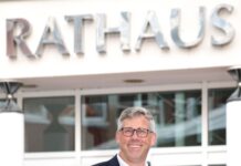 Speed Dating mit Bürgermeister Piellusch auf dem Wochenmarkt für Bürgerinnen und Bürger Das Speed Dating mit Bürgermeister Piellusch bietet Bürgerinnen und Bürgern die Möglichkeit, direkt Themen anzusprechen