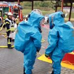 Großangelegte Gefahrgutübung verbessert Zusammenarbeit zwischen Feuerwehr und Werkfeuerwehr Die Gefahrgutübung verbessert die Zusammenarbeit zwischen Feuerwehr und Werkfeuerwehr. Positive Bilanz nach erfolgreichem Einsatz