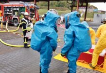 Großangelegte Gefahrgutübung verbessert Zusammenarbeit zwischen Feuerwehr und Werkfeuerwehr Die Gefahrgutübung verbessert die Zusammenarbeit zwischen Feuerwehr und Werkfeuerwehr. Positive Bilanz nach erfolgreichem Einsatz