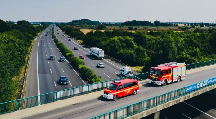 Feuerwehren Kolenfeld im Einsatz nach Verkehrsunfall auf Autobahn A2 Glück im Unglück nach Verkehrsunfall: Feuerwehren Kolenfeld und Wunstorf im nächtlichen Einsatz auf Autobahn A2