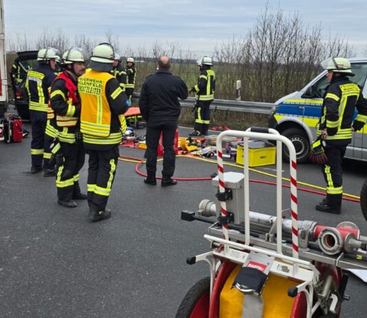Einsatz für die Ortsfeuerwehr Kolenfeld: Eingeklemmte Person bei Verkehrsunfall Einsatz für die Ortsfeuerwehr Kolenfeld: Eingeklemmte Person bei Verkehrsunfall