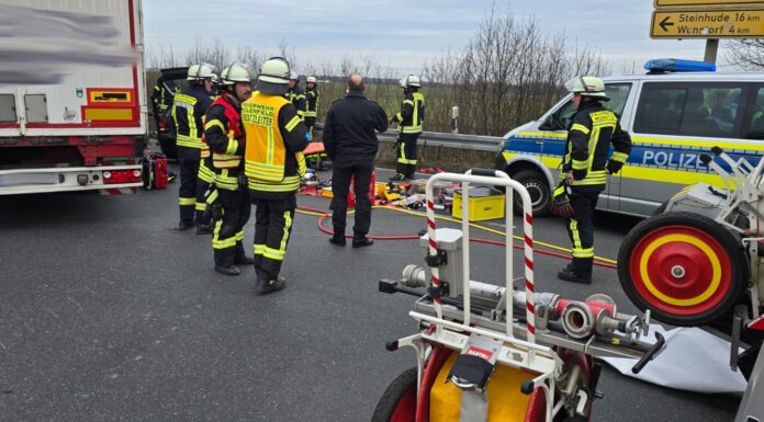 Einsatz für die Ortsfeuerwehr Kolenfeld: Eingeklemmte Person bei Verkehrsunfall Einsatz für die Ortsfeuerwehr Kolenfeld: Eingeklemmte Person bei Verkehrsunfall