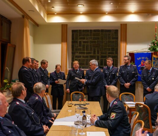 Generationswechsel bei der Ortsfeuerwehr Großenheidorn – neue Wehrführung mit großer Mehrheit gewählt Generationswechsel bei der Ortsfeuerwehr Großenheidorn: Neue Wehrführung gewählt und zahlreiche Ehrungen vergeben