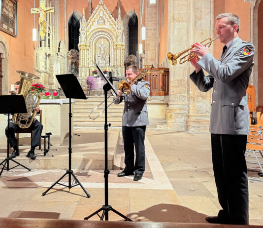 Freude schenken – gemeinsam Gutes tun: Benefizkonzert mit festlichem Glanz in der Stiftskirche Freude schenken - gemeinsam Gutes tun: Benefizkonzert mit festlichem Glanz in der Stiftskirche sorgt für zahlreiche Spenden
