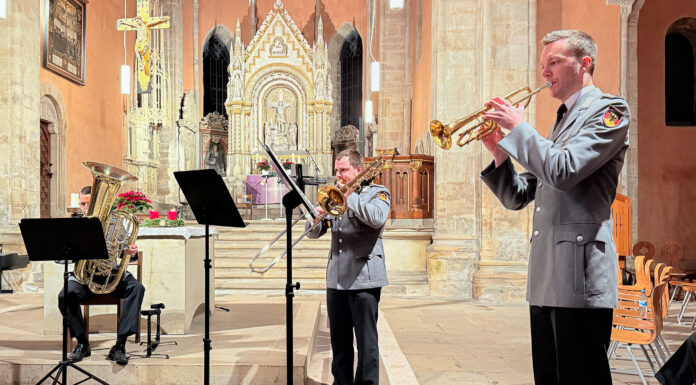 Freude schenken – gemeinsam Gutes tun: Benefizkonzert mit festlichem Glanz in der Stiftskirche Freude schenken - gemeinsam Gutes tun: Benefizkonzert mit festlichem Glanz in der Stiftskirche sorgt für zahlreiche Spenden