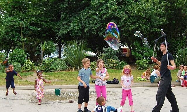 Verlässliche Ferienbetreuung 2026 für Kinder in sechs Ferienwochen Verlässliche Ferienbetreuung 2026 für Kinder in sechs Ferienwochen. Anmeldungen ab 09. Januar 2026 online möglich