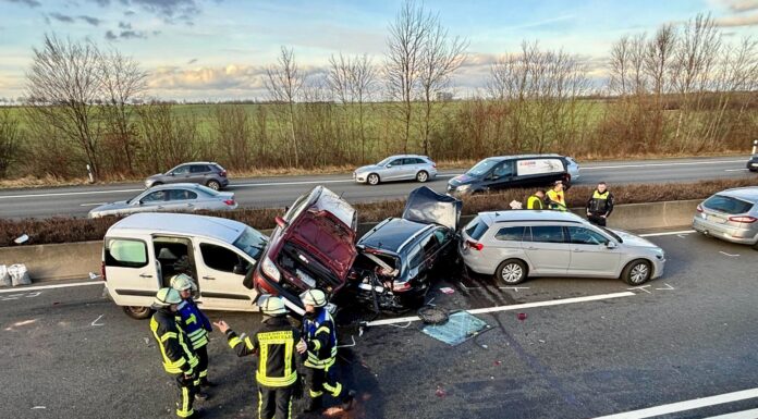Verkehrsunfall auf der A2 – fünf Pkw beteiligt, MANV-Alarmierung ausgelöst Verkehrsunfall auf der A2 – fünf Pkw beteiligt, MANV-Alarmierung ausgelöst. Sechs Personen leicht verletzt, Rettungskräfte im Einsatz
