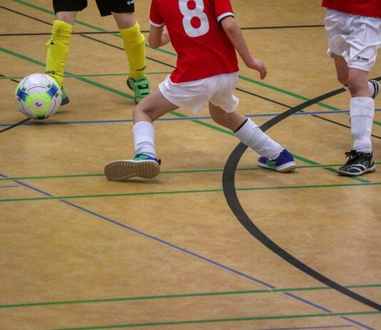 Benefizsportereignis in Wunstorf: Unterstützung für krebskranke Kinder Benefizsportereignis in Wunstorf: Unterstützung für krebskranke Kinder durch Fußball-Hallenturnier im Hölty-Sportforum