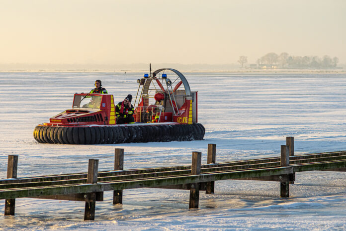 Feuerwehr Steinhude rettet Eissegler und behandelt weiteren Notfall