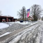 Elterntaxis blockieren Alarmausfahrt der Feuerwehr Kolenfeld – Gefahr für schnelle Hilfe Elterntaxis blockieren Alarmausfahrt: Parkende Eltern behindern Feuerwehrzufahrt, Einsätze verzögern sich. Rücksicht gefordert