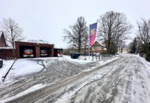 Elterntaxis blockieren Alarmausfahrt der Feuerwehr Kolenfeld – Gefahr für schnelle Hilfe Elterntaxis blockieren Alarmausfahrt: Parkende Eltern behindern Feuerwehrzufahrt, Einsätze verzögern sich. Rücksicht gefordert