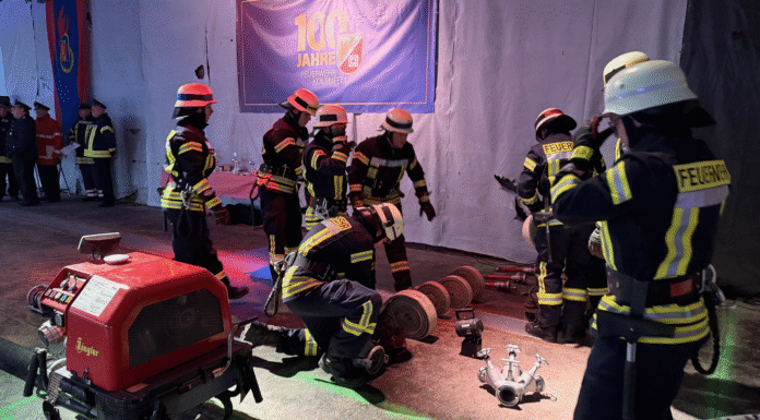 Winterwettkämpfe der Feuerwehr Kolenfeld im Jubiläumsjahr voller Erfolg Winterwettkämpfe der Feuerwehr Kolenfeld erfolgreich: Ein stimmungsvoller Auftakt ins Jubiläumsjahr begeistert die Besucher