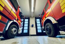 Tote Person nach Wohnungsbrand in Großenheidorn gefunden – Feuer zerstört Küche, Rettungskräfte im Einsatz Tote nach Wohnungsbrand gefunden: In verruester Wohnung entdeckt; Kueche zerstört. Feuerwehr und Polizei ermitteln zur Ursache