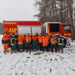 Motorsäge-Training macht Einsatzkräfte sicher: 14 Teilnehmende üben Theorie und Praxis Motorsäge-Training macht Einsatzkräfte sicher: 14 Teilnehmende und fünf Ausbildende übten Theorie, Praxis und Schutzmaßnahmen