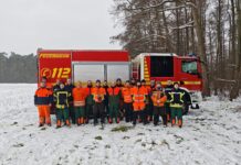 Motorsäge-Training macht Einsatzkräfte sicher: 14 Teilnehmende üben Theorie und Praxis Motorsäge-Training macht Einsatzkräfte sicher: 14 Teilnehmende und fünf Ausbildende übten Theorie, Praxis und Schutzmaßnahmen