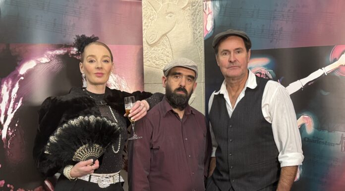 Absinth & Charleston am 11. April 2026: Freche Revue entführt in die 1920er Jahre Absinth & Charleston: Freche Revue am 11. April 2026 um 19 Uhr: Musik, Texte und 20er-Jahre-Flair in der Luther Dorfkirche