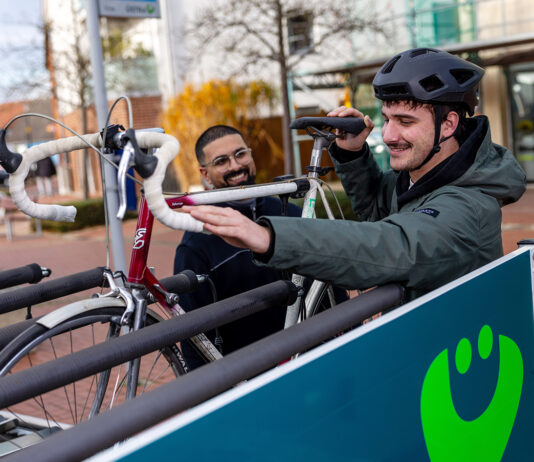 Mit Bus & Bike Meer erleben – Fahrradbus rollt wieder am Steinhuder Meer Fahrradbus rollt wieder los: Linie 835 startet am 28. März 2026 und umrundet das Steinhuder Meer mit Fahrradanhänger