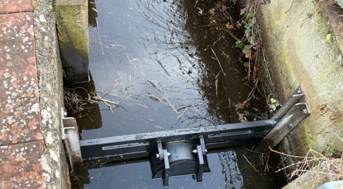 Neue Fischklappe verhindert künftig Fischsterben in Großenheidorn-Strand Die neue Fischklappe verhindert künftig Fischsterben und schützt die regionale Tierwelt vor Sauerstoffmangel im Graben