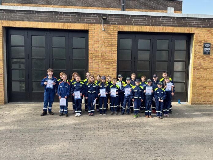 Kinderfeuerwehr legt „Brandfloh“ ab – 19 Kinder erfolgreich geprüft und mit Urkunden ausgezeichnet
