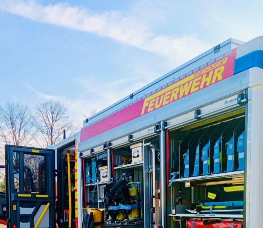 Rauchentwicklung in Industriehalle in Großenheidorn Rauchentwicklung in Industriehalle sorgt für Alarmstufe: Feuerwehr gibt Entwarnung nach erfolgreicher Erkundung