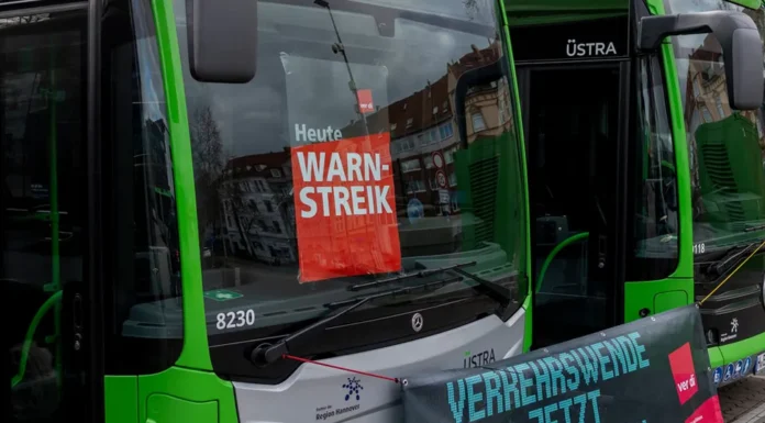 Busse und Bahnen der ÜSTRA werden 2-tägig bestreikt – 20. und 21.04.2026, regiobus nur dienstags ÜSTRA wird zweitägig bestreikt: Am 20. und 21. April 2026 fahren keine Busse und Bahnen; regiobus nur am Dienstag