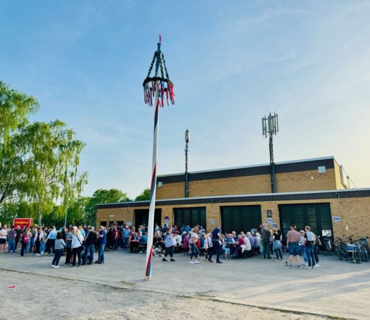 Das Maibaumaufstellen geht in die 12. Runde: Die Freiwillige Feuerwehr Großenheidorn lädt ein Das Maibaumaufstellen geht in die 12. Runde: Die Freiwillige Feuerwehr Großenheidorn lädt ein, am 30. April mit dabei zu sein