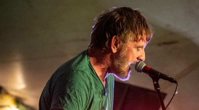 Fröhliche Folksongs mit Nick Parker gratis im Filou Nick Parker gratis im Filou: Der Brite bringt Folk, Rock und Country mit Humor nach Steinhude. Eintritt frei, Spenden erbeten