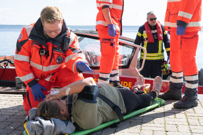 Zwölf Stunden für den Ernstfall in Wunstorf Zwölf Stunden für den Ernstfall in Wunstorf: Johanniter und Feuerwehren trainieren auf der Insel Wilhelmstein und am Gymnasium Hölty