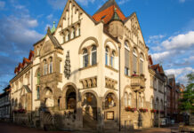 Stadtführungen Wunstorf: Das bringt der Mai Stadtführungen Wunstorf bieten im Mai Touren zu Industriegeschichte, Auen und Kulinarik. Hier im Überblick
