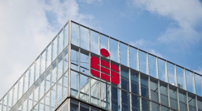 Sparkassen-Kunden aufgepasst: Einschränkungen beim Banking wegen Sparkassen-Fusion Sparkassen-Kunden aufgepasst: Einschränkungen beim Banking wegen Sparkassen Fusion gelten von Freitagabend bis Sonntagabend