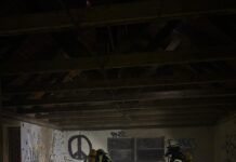 Rauchentwicklung an Scheune in Bokeloh schnell gelöscht Rauchentwicklung an Scheune in Bokeloh: Feuerwehr entdeckt Glutnester in Strohresten und löscht den Brand am Sportplatz rasch