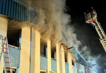Großbrand auf ehemaligem Vion-Gelände in Wunstorf Großbrand auf Vion-Gelände in Wunstorf: Seit der Nacht brennt am Luther Weg eine Lagerhalle. 280 Feuerwehrleute sind im Einsatz