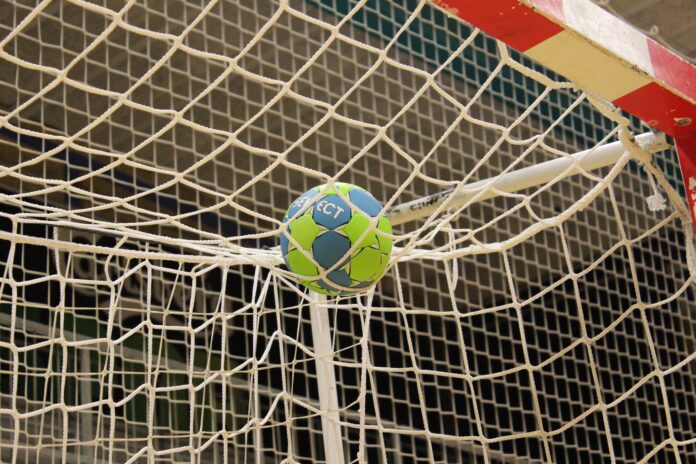 Steinhuder Meer Handballturnier in Großenheidorn Steinhuder Meer Feldhandballturnier in Großenheidorn: Drei Tage mit Spiel ohne Grenzen, Feldhandball, Hallendisco und Jugendspielen