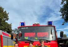 Neue Kinderfeuerwehr Löschbande Kolenfeld startet mit Spende In Kolenfeld startete am 25.08.2026 die Löschbande mit 42 Kindern. Helfende Raben e.V. spendeten 400 Euro für die Nachwuchsarbeit