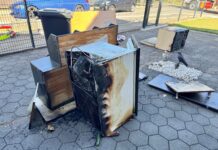 Feuerwehr löscht Küchenbrand in Luthe – Flammen schlagen aus Kühlgeräten Bei einem Küchenbrand in Luthe am 6. September 2026 rückten rund 40 Kräfte aus. Flammen schlugen aus Kühlgeräten, die Polizei ermittelt