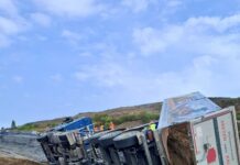 Umgekippter Lkw auf Deponie Kolenfeld – Fahrer schnell befreit Lkw-Unfall auf Deponie Kolenfeld: In Wunstorf kippte am Mittwoch beim Abladen von Mutterboden ein Lastwagen um. Der Fahrer kam frei