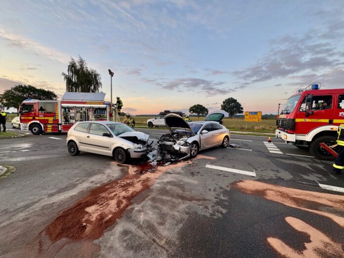 Verkehrsunfall auf K332 bei Großenheidorn Verkehrsunfall auf K332 bei Großenheidorn: Nach der Kollision zweier Pkw war die Strecke am Vormittag wieder frei